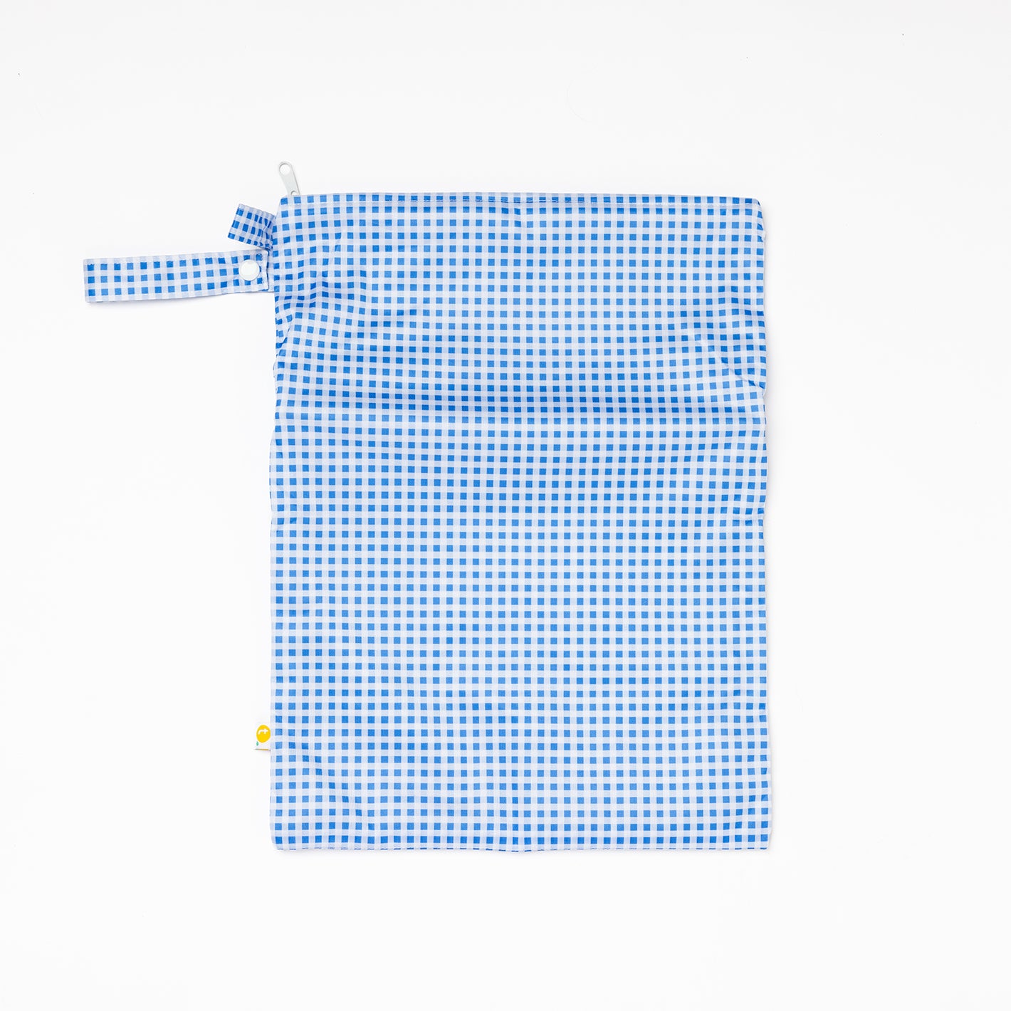 Tyoub Waterproof Stay-dry Zip Wet Bag– Blue White Gingham Check Measures 30 x 40 cm. Large front zipped pocket to separate items. Main pouch with zipper to keep wet and dry things separate. Each pocket is waterproofed and zipped. Lightweight and easy to pack and carry.Come with a handy strap for easy carrying or hooking to your nappy bag or stroller.