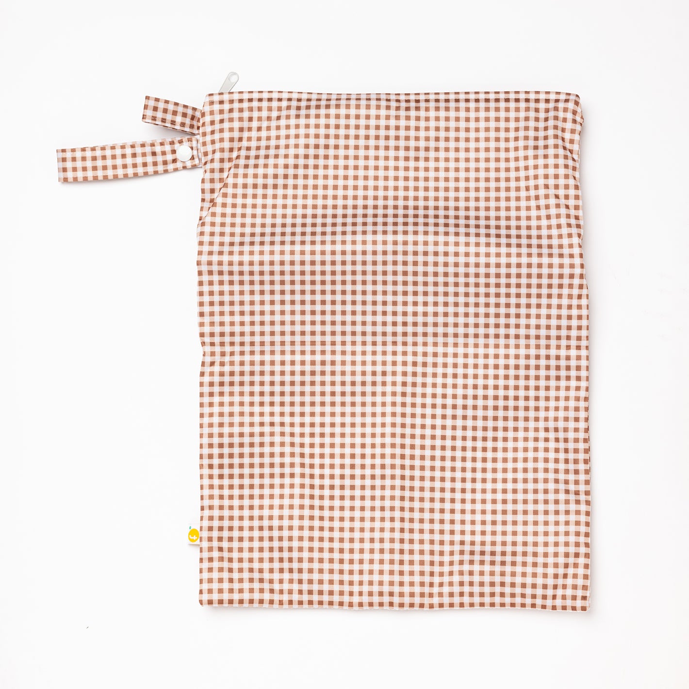 Tyoub Waterproof Stay-dry Zip Wet Bag– Fawn White Gingham Check Measures 30 x 40 cm. Large front zipped pocket to separate items. Main pouch with zipper to keep wet and dry things separate. Each pocket is waterproofed and zipped. Lightweight and easy to pack and carry.Come with a handy strap for easy carrying or hooking to your nappy bag or stroller.