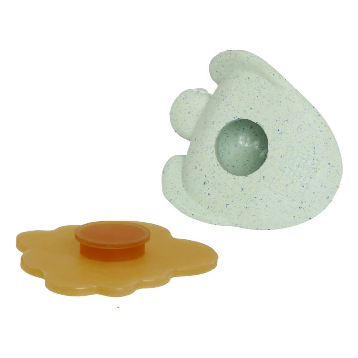 From the Hevea family of natural rubber bath toys comes Ingolf the Whale and Dagmar the turtle. Made from 100% natural rubber, your baby can squeeze, chew and splash happily at bath time. They can be used to scoop, pour, squirt and splash and can even stick and slide on the side or bottom of the bathtub. Hevea bathing toys are soft and malleable, yet durable. It's easy to grasp and squeeze for even the tiniest hands, encouraging baby's all-important early development skills.